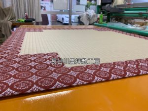 半畳拝敷、若草色、茶中紋B