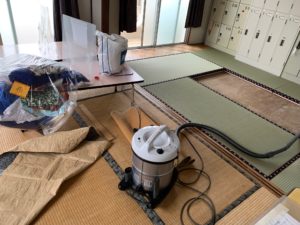 北の間の残り1枚を納める