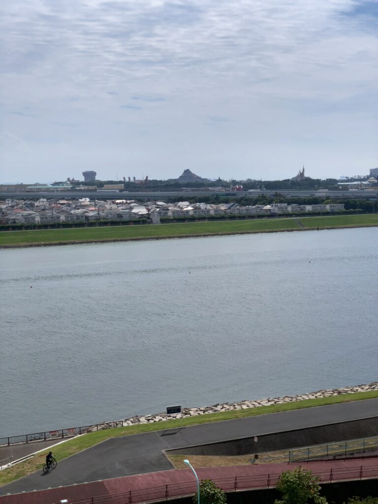 江戸川の向こうは浦安です