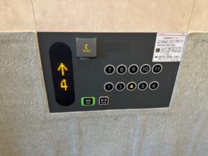 エレベーターの行き先ボタン