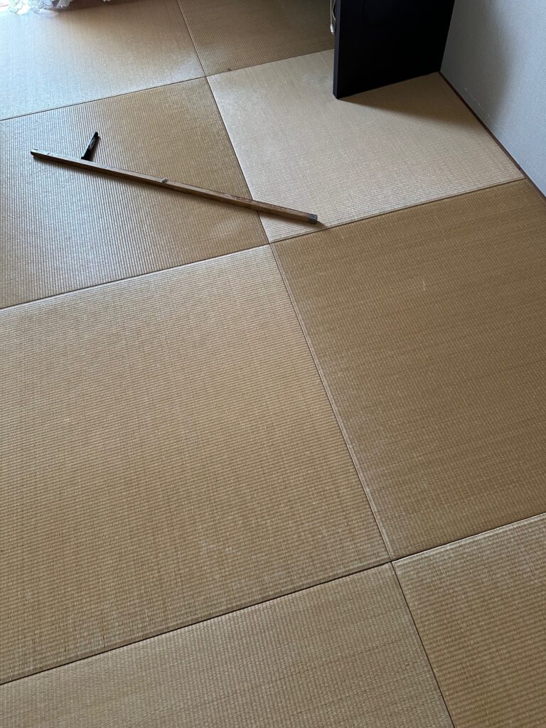 傷んだ目積表の縁無し畳