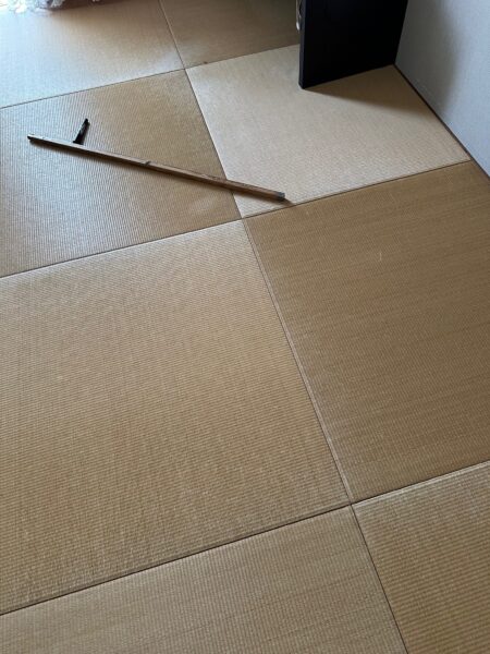 傷んだ目積表の縁無し畳
