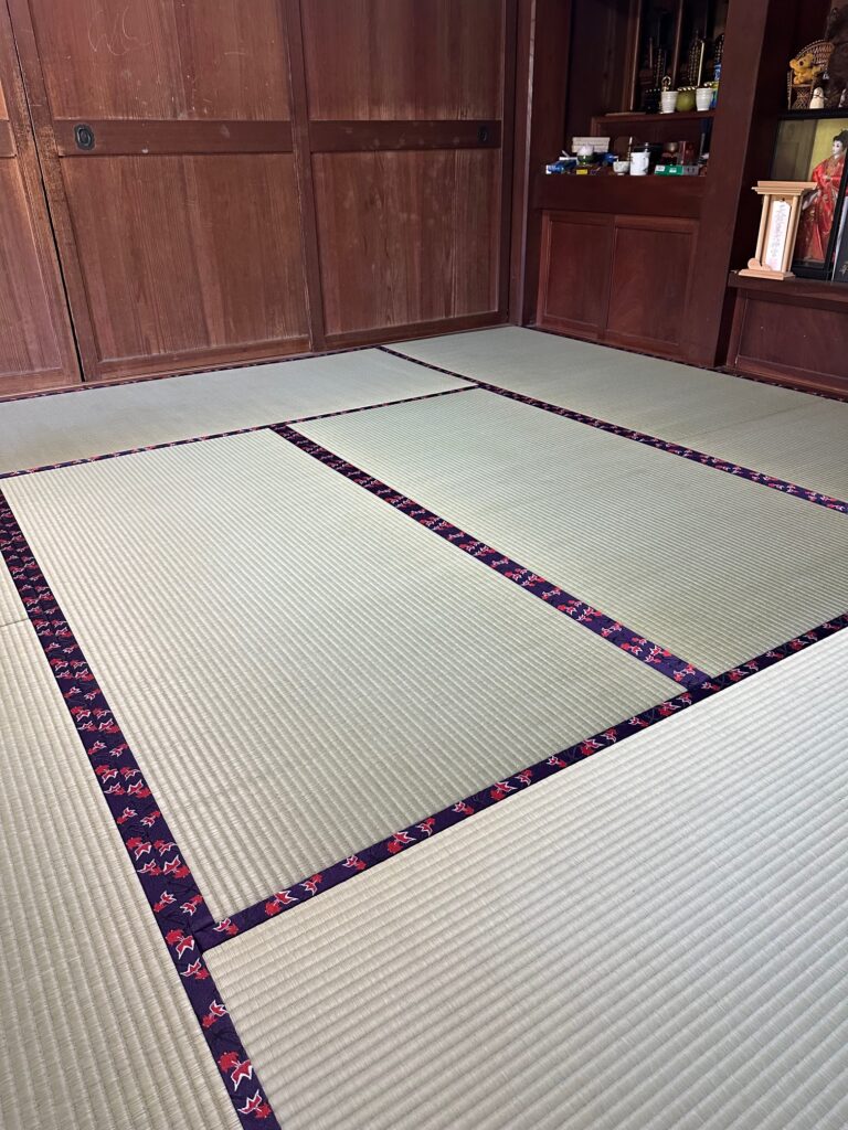 金魚縁の12畳間